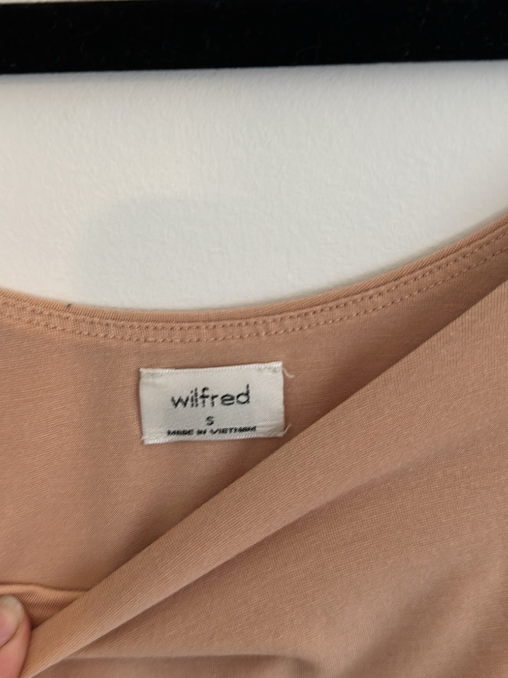 Aritzia tops lot - Picture 9 of 11